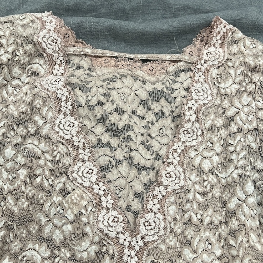 Lace top - Picture 4 of 6